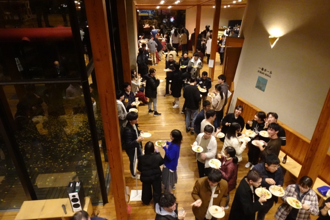 農学部4年生・院2年生の歓談交流の様子
